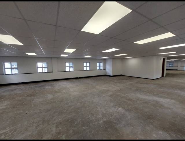 416M² OFFICE TO LET IN LYME PARK